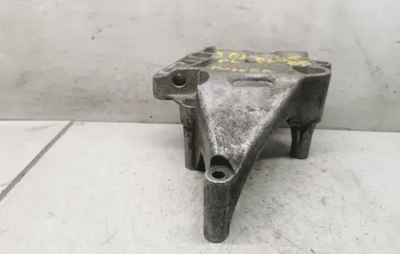 Volkswagen PASSAT B6 Engine mounting bracket 03G199207A