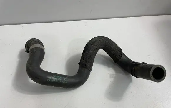 Engine coolant pipe/hose