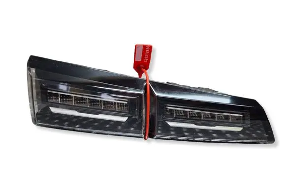 Peugeot 308 Rear/tail lights S26312936 9835300680