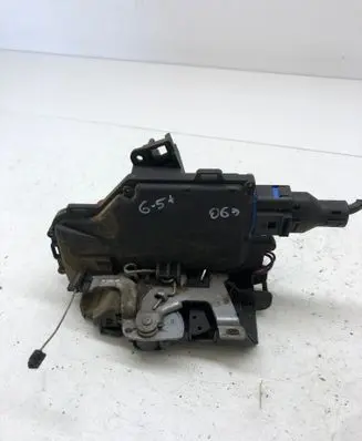 Volkswagen Golf Plus Front door lock 8D1837016AC