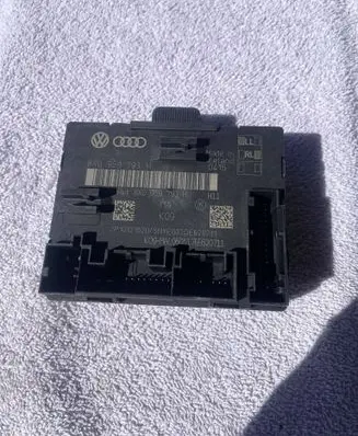 Audi Q3 F3 Door control unit/module 8X0959793H