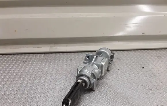 Ford Focus C-MAX Ignition lock 3M513F880AC