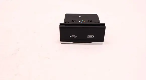 Jeep Wrangler AUX in-socket connector 68271567AB