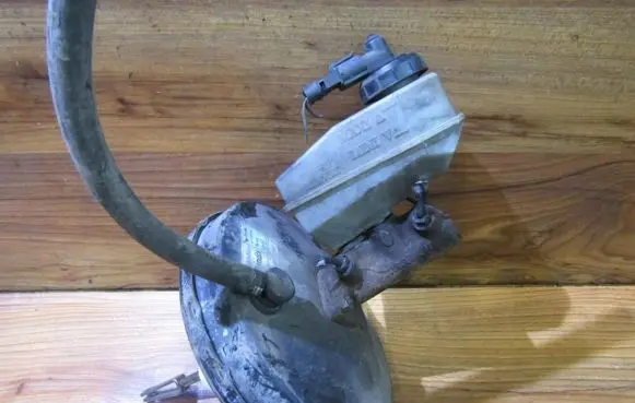 Renault Megane I Brake booster 7700832987e