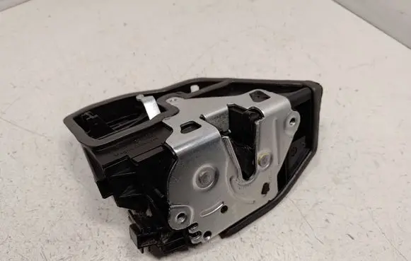 BMW X3 F25 Front door lock 7318416 51217318416 51217276668