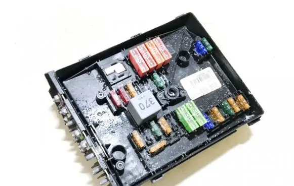 Volkswagen Jetta V Fuse box set 1k0937125a 4932631