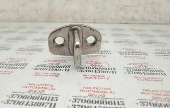 Seat Exeo (3R) Front door lock loop/hook striker 8E0837033