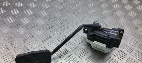 Volvo XC90 Accelerator throttle pedal 30683521