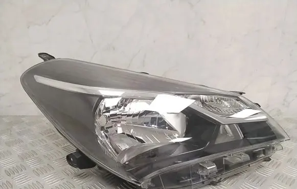 Toyota Yaris Headlight/headlamp 811300DA10