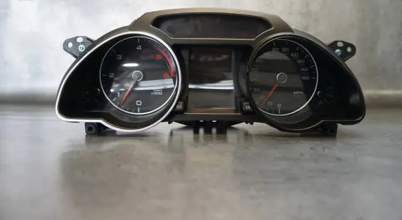 Audi A5 8T 8F Speedometer (instrument cluster) 8T0920982F