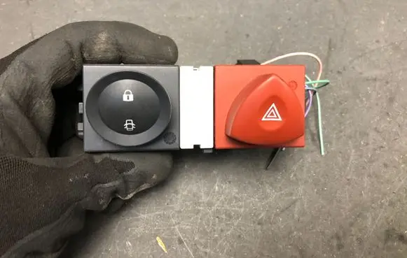 Renault Megane II Hazard light switch 8200095493