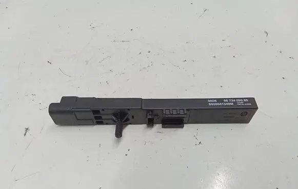 Citroen C4 II Picasso Aerial antenna amplifier 9672409080