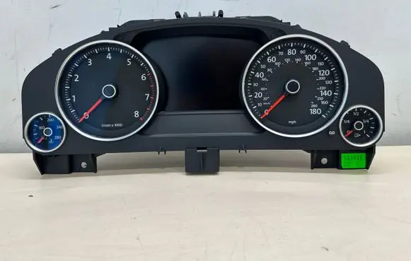 Volkswagen Touareg II Speedometer (instrument cluster) 7P6920980P