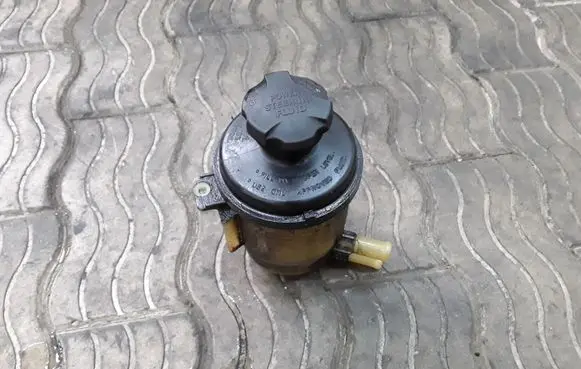 Hyundai Trajet Power steering fluid tank/reservoir NOCODE