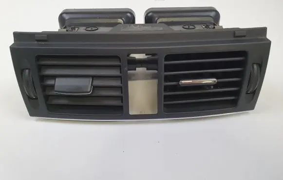 Mercedes-Benz C W204 Dash center air vent grill A2048303954