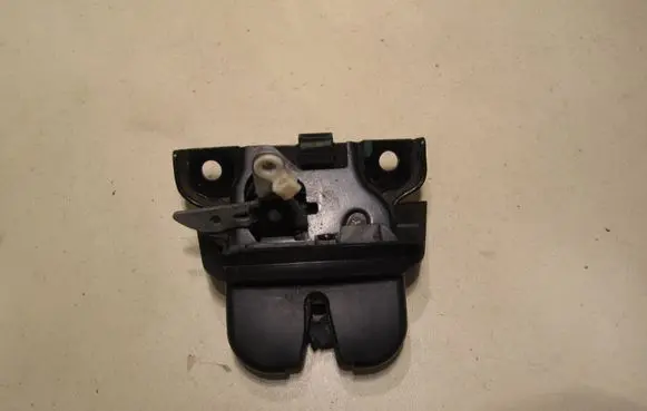 Audi A2 Tailgate/trunk/boot lock/catch/latch 8Z0827520