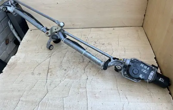 Honda CR-V Front wiper linkage and motor 5207C008