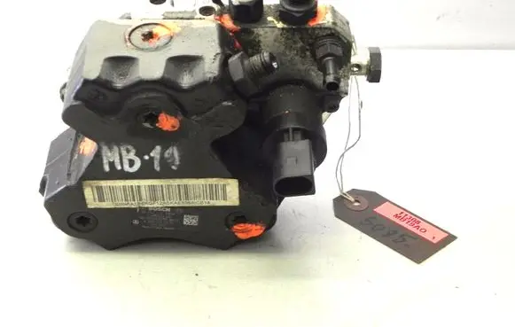 Mercedes-Benz A W169 Fuel injection high pressure pump 0445010120 6400700701