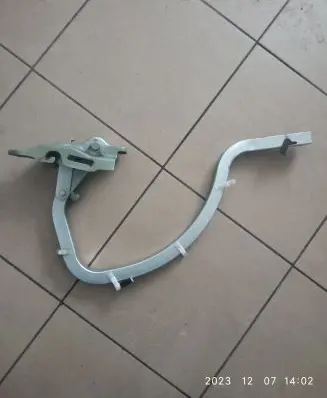 Subaru Legacy Tailgate/trunk/boot hinge