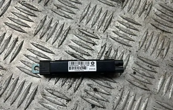 Jeep Cherokee Antenna control unit 05091854AC