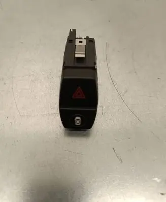 BMW 2 F45 Hazard light switch 9354186 347402024