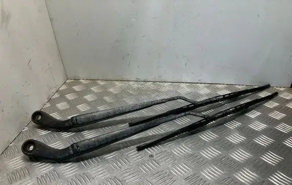 Nissan Cube Z12 Front wiper blade arm