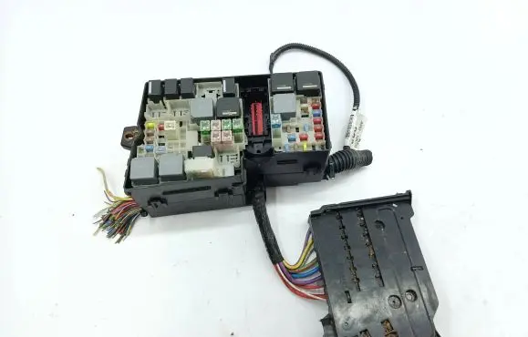 Ford C-MAX II Fuse module 5B0Q1017