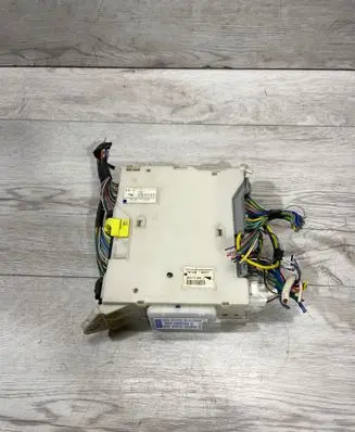 Lexus GS 300 350 430 450H Fuse module 8273030282 701080077 70108007
