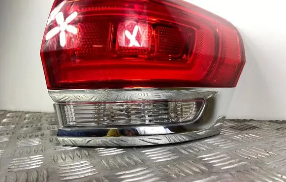 Jeep Grand Cherokee Rear/tail lights P68110016AE