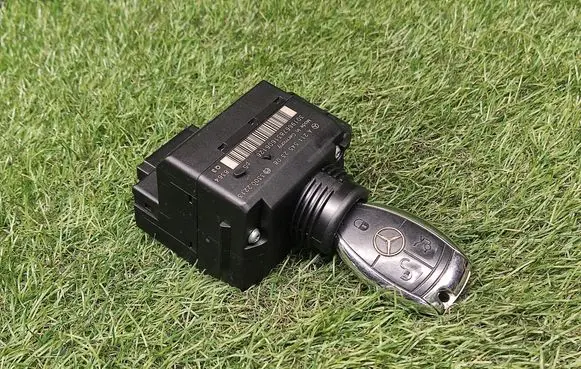 Mercedes-Benz E W211 Ignition lock A2115452308 33002213