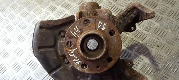 Volkswagen Golf IV Front wheel hub