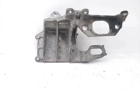 Nissan Qashqai Engine mounting bracket
