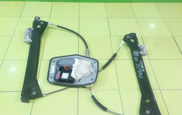 Volkswagen Scirocco Front door window regulator with motor 1K8837401Q