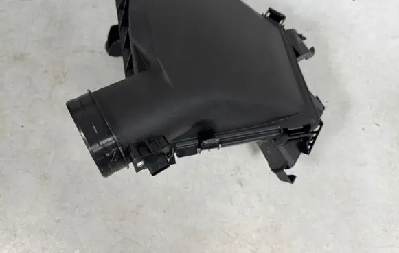 BMW 1 F70 Air filter box 8489428 1319774S02 14607210