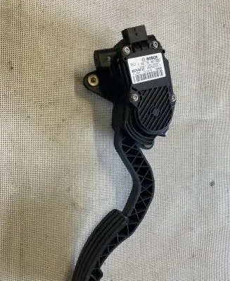 Renault Latitude (L70) Accelerator throttle pedal 0280755085 180050001R