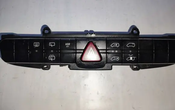Mercedes-Benz Vito Viano W639 Hazard light switch 6395450207 3311020100 3114609500