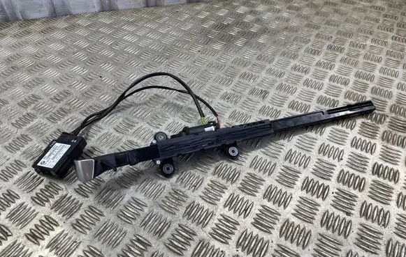 BMW 4 F32 F33 Seat belt height adjuster 7307915 9273584 00401838
