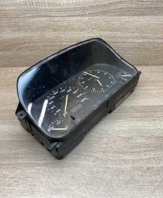 Volkswagen Golf III Speedometer (instrument cluster) 87001262 2300C1085