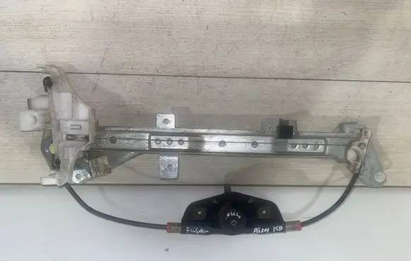 Rear door manual window regulator