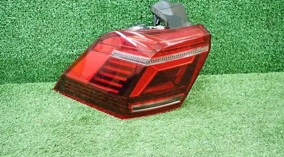 Volkswagen Tiguan Rear/tail lights 5NA945207M