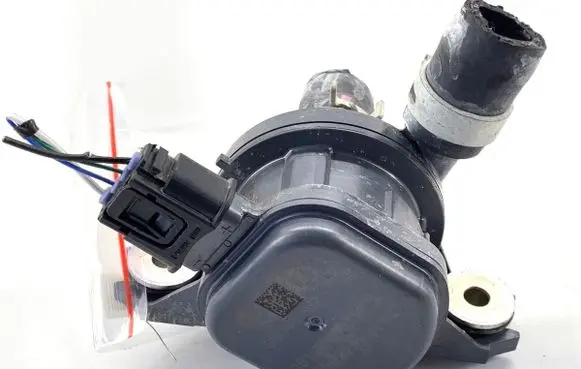 Lexus LBX Oil filter mounting bracket G904052030