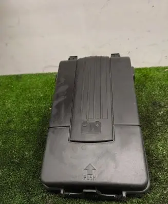 Volkswagen PASSAT B7 Battery box tray cover/lid 3C0915443A