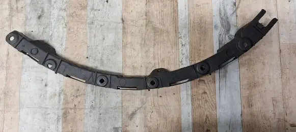Front bumper mounting bracket