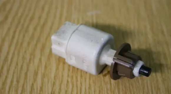 Toyota Avensis T250 Brake pedal sensor switch