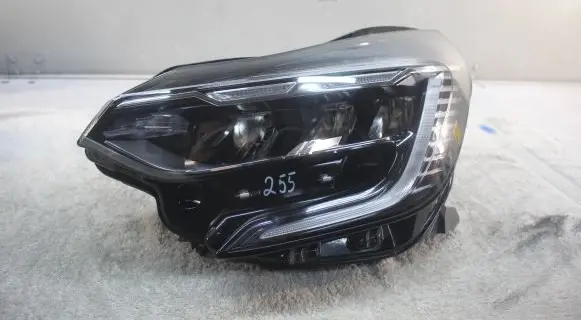 Renault Captur II Headlight/headlamp 260601693R 01393011 1EX2472