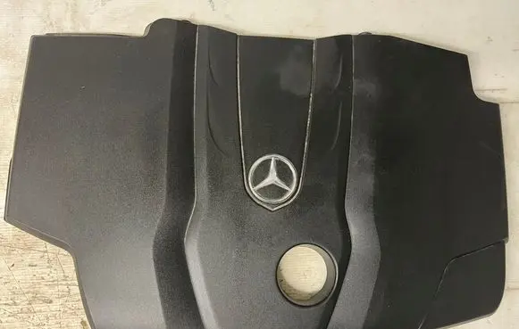 Mercedes-Benz C W205 Engine cover (trim)