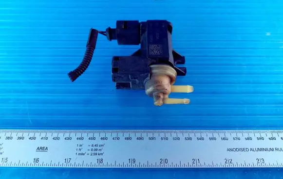 Audi A4 S4 B8 8K Vacuum valve 8K0906627