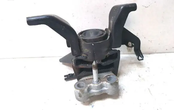 Toyota Avensis T270 Engine mount bracket