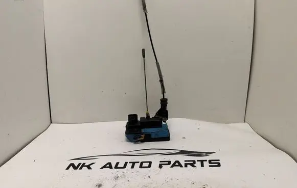 Volvo S60 Front door lock 30699350