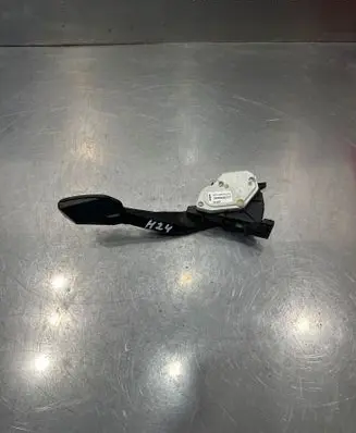 Accelerator throttle pedal